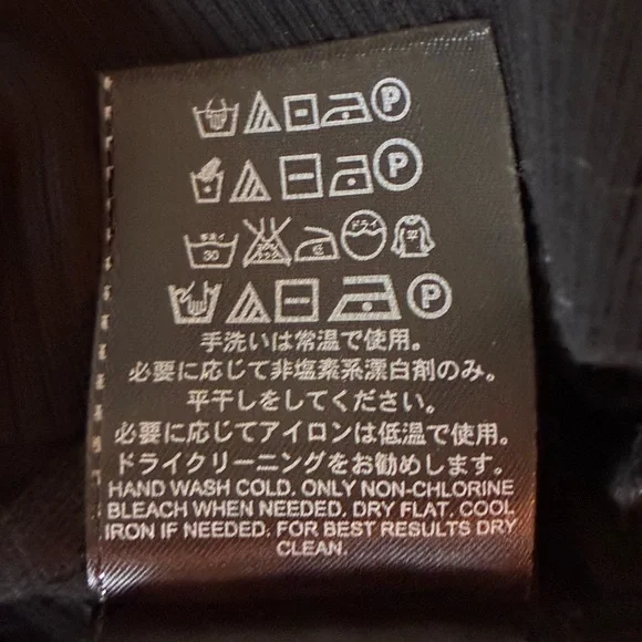 Brandy Melville | Black short sleeve crewneck crop top tee shirt dragon print - Picture 13 of 13